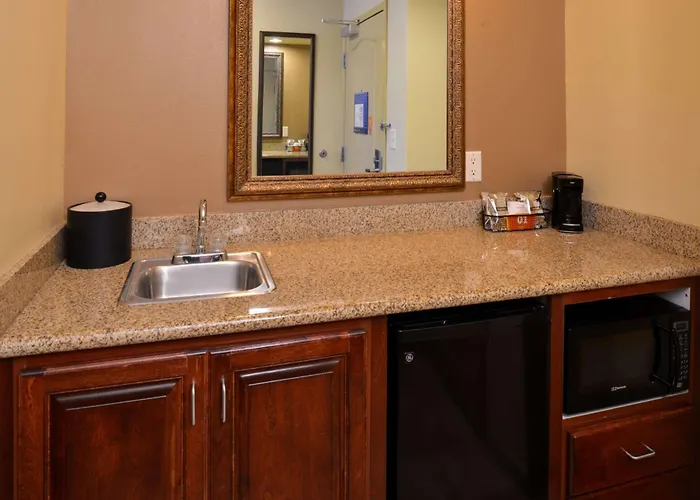 Hotel Hampton By Hilton 3*
