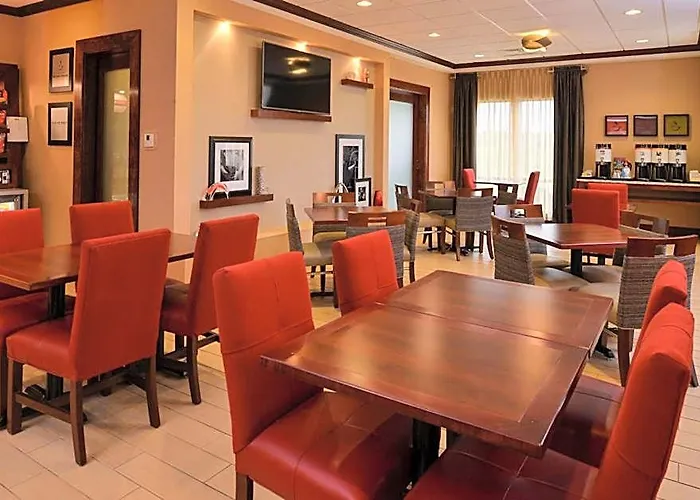 Hotel Hampton By Hilton 3*